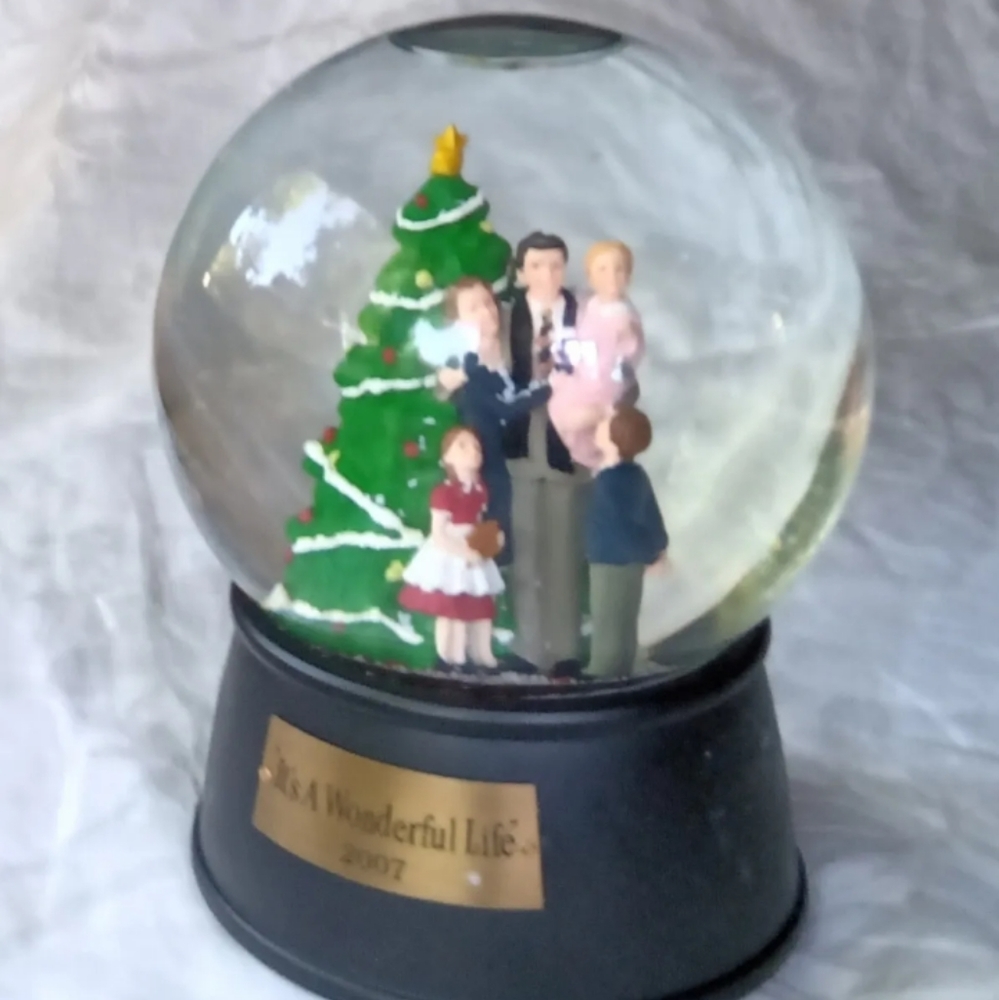 It's a wonderful Life snow music globe box